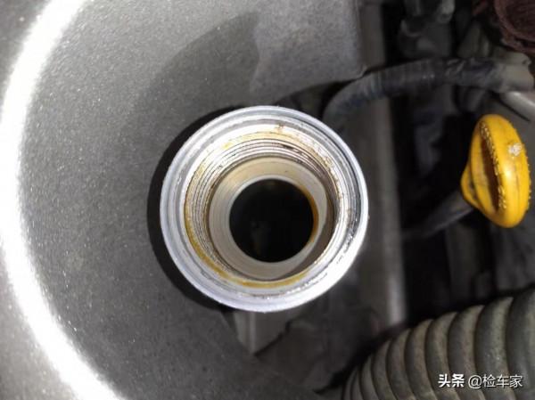 紅旗H9不是首個國產豪華車，還記得當年賣68萬的紅旗盛世嗎？