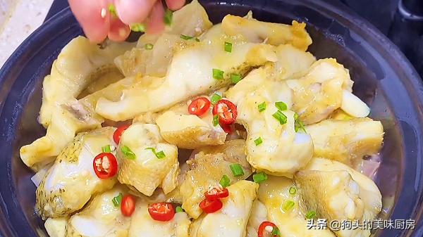 鱸魚新吃法，不加一滴水，不蒸不炸，肉質鮮嫩入味，下飯不發腥