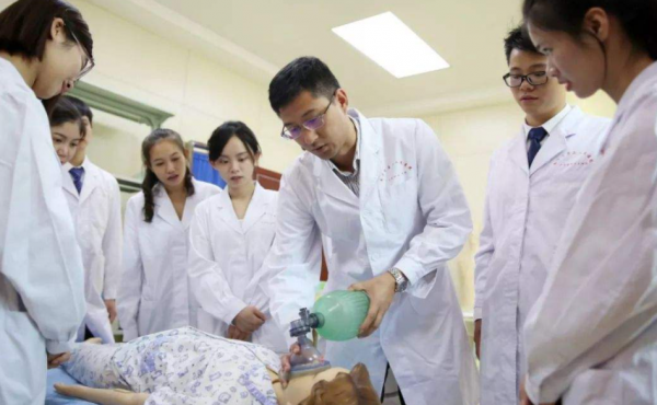 “畢業才後悔的專業”排行榜，醫學高居榜首，計算機也名列其中