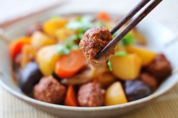 天氣轉涼,真的超愛一鍋燉,一道菜5種食材,下飯又省力 天氣轉涼,真的超愛一鍋燉,一道菜5種食材,下飯又省力