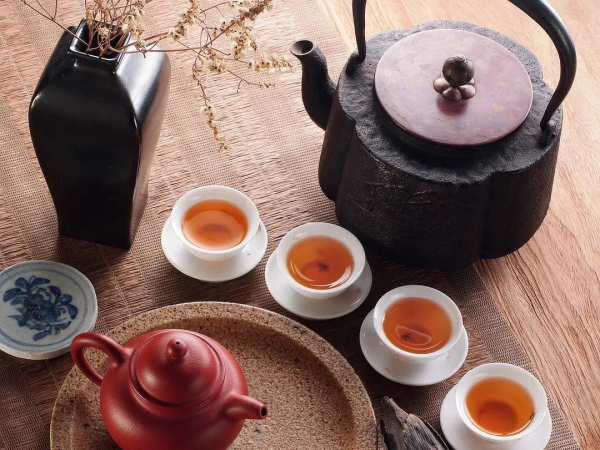 ​人到中年，放下菸酒，與茶為友