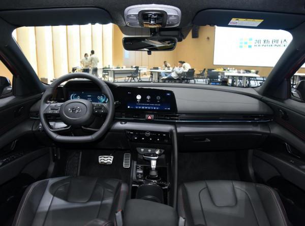 又一韓系轎跑，車長4.68米，140匹馬力油耗5.2L，9.98萬起