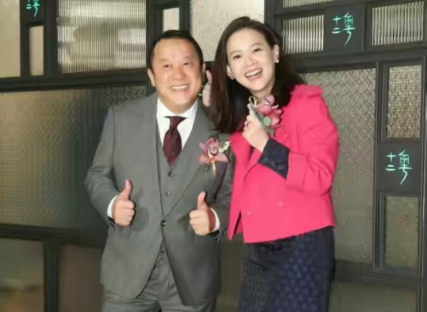 父親是歪瓜裂棗,女兒卻貌美如花?這4位星二代的長相好奇妙 父親是歪瓜裂棗,女兒卻貌美如花?這4位星二代的長相好奇妙