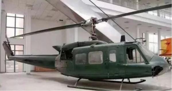 1981年，越南空軍上尉喬清陸，架機帶9人投奔我國，之後如何？