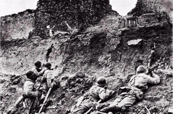 解放軍集中火炮對城垣進行轟擊，打得國軍死傷累累，工事被毀大半