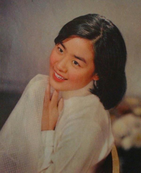 19歲出演《牧馬人》走紅,與朱時茂傳緋聞,叢珊“消失”去哪了? 19歲出演《牧馬人》走紅,與朱時茂傳緋聞,叢珊“消失”去哪了?