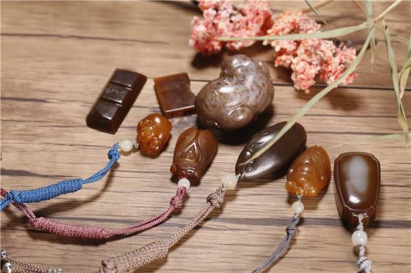 從羊脂白玉到五彩斑斕！原來有色玉種也能成為藏家的心頭好