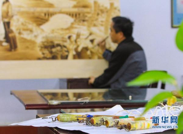 “非遺”烙畫 情繫移民