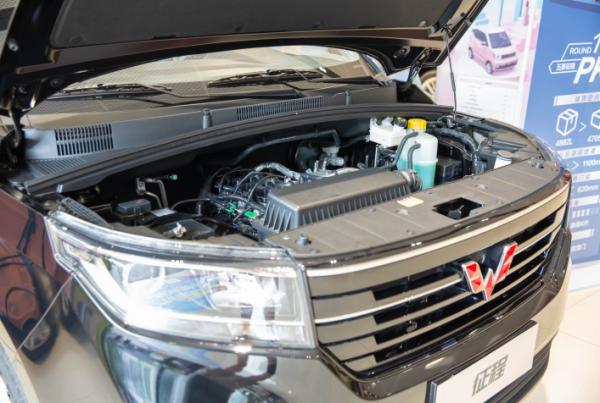 商務車之間的鬥爭，五菱征程VS風行菱智，誰是老百姓最愛？