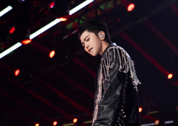 湖南小年晚會,這才是芒果臺的真正實力,白鹿民族風造型好颯 湖南小年晚會,這才是芒果臺的真正實力,白鹿民族風造型好颯