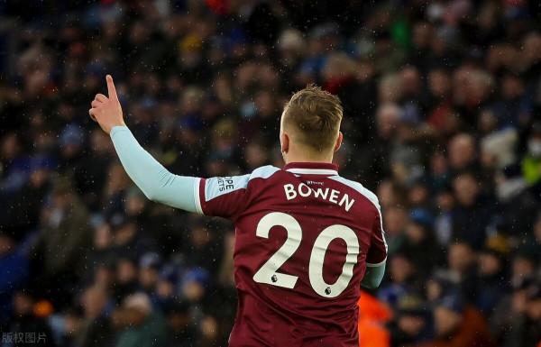 絕平2-2，僅轟8腳急剎車！大黑馬跌至第五，2&plus;4，曼聯闖進歐冠區