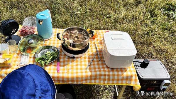 旅行家的專業裝備：電小二太陽能戶外電源2200+800W太陽能套裝