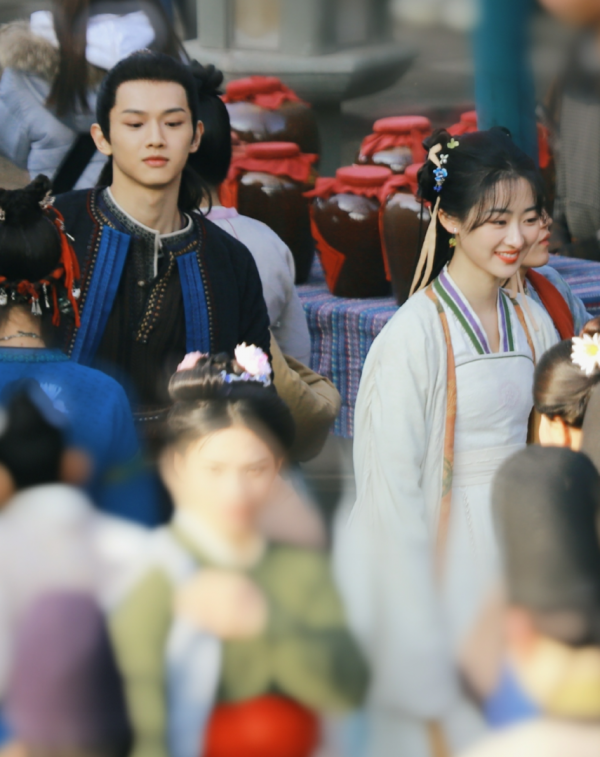 新版《仙劍》主演路透，服化道偏唐風，黃楊鈿甜還演了部短劇版