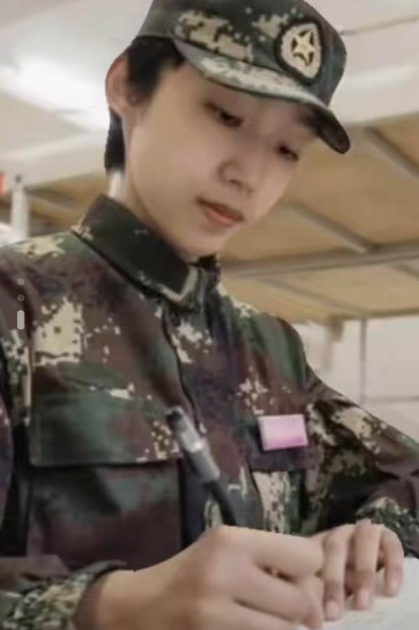 22歲北影女生放棄明星夢!增重20斤入伍當火箭軍,英姿颯爽顏值高 22歲北影女生放棄明星夢!增重20斤入伍當火箭軍,英姿颯爽顏值高