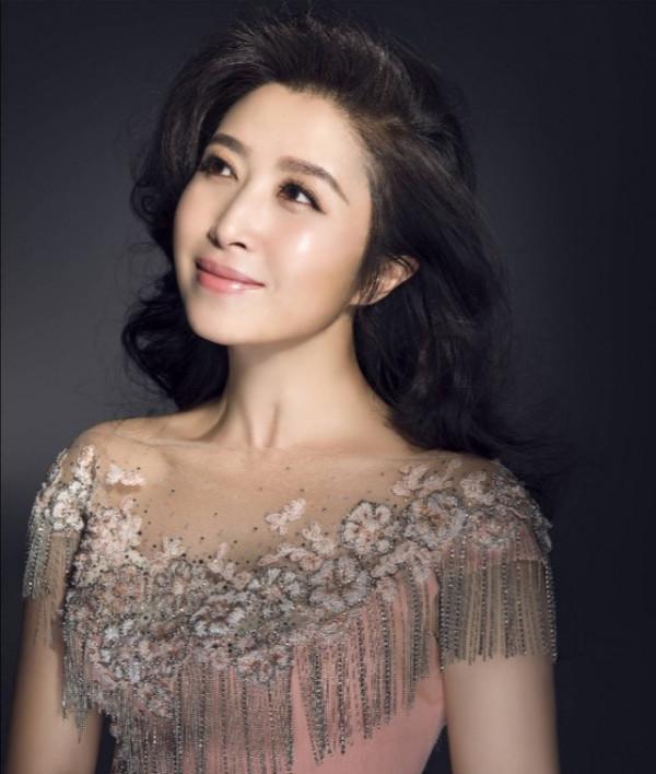 國家一級演員,中央民族歌舞團女高音歌唱家劉媛媛 國家一級演員,中央民族歌舞團女高音歌唱家劉媛媛