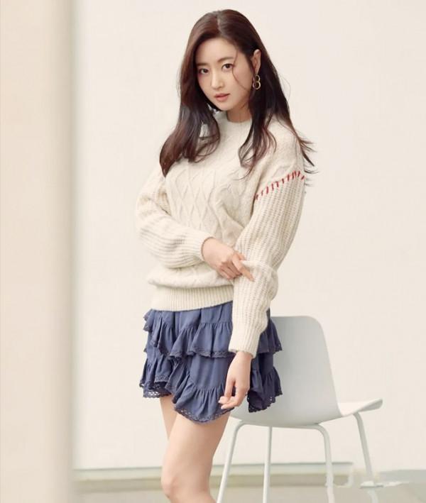 韓國高顏值女神金莎朗,衣品線上身材好,氣質不輸金喜善 韓國高顏值女神金莎朗,衣品線上身材好,氣質不輸金喜善