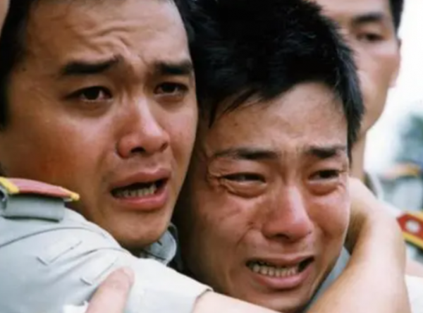 1996年,山東少女為養家三度賣血,死後三個哥哥為她披麻戴孝 1996年,山東少女為養家三度賣血,死後三個哥哥為她披麻戴孝