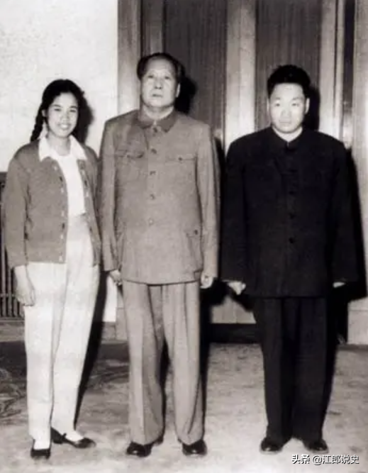 毛岸青夫婦請毛澤東寫詩紀念，主席卻寫“我失楊花”，有何用意？