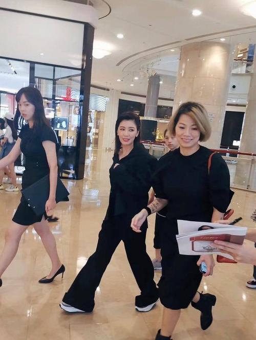 誰說小個子只能走可愛鄰家風,她們不到一米六,不一樣是女神? 誰說小個子只能走可愛鄰家風,她們不到一米六,不一樣是女神?