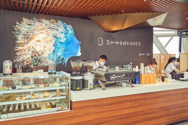 【X自駕】開寶馬5系插混，打卡秦皇島海岸，帆船、動漫任你玩