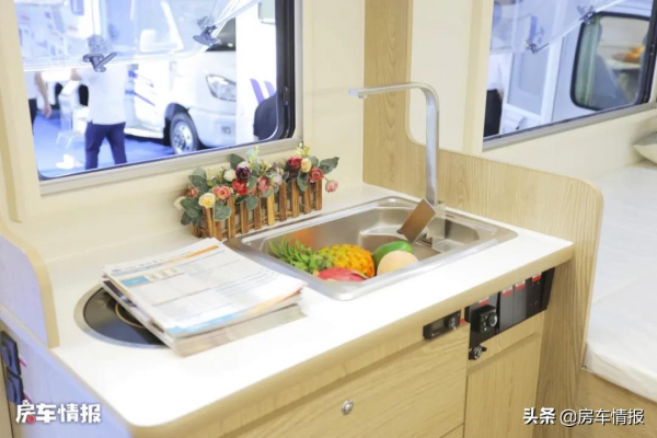 拓銳斯特釋出新車型，佈局用得少但空間真心大，一家四口住挺自在