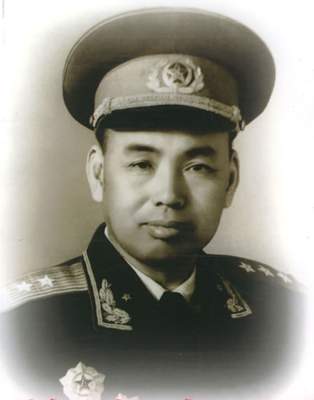 團長要與敵人同歸於盡，17歲號兵高喊：讓我指揮！後成開國少將