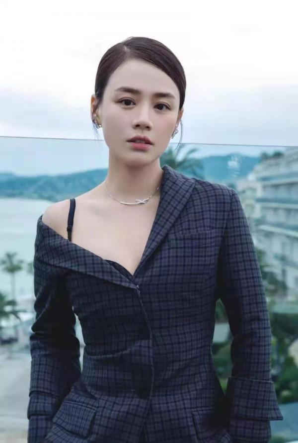 飯圈公主怪事多,票房不火,顏值翻車,七上春晚人氣不如逃稅主播 飯圈公主怪事多,票房不火,顏值翻車,七上春晚人氣不如逃稅主播