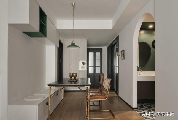 越來越多人不做電視牆，學她家打滿櫃子，全屋不是一般的實用大氣