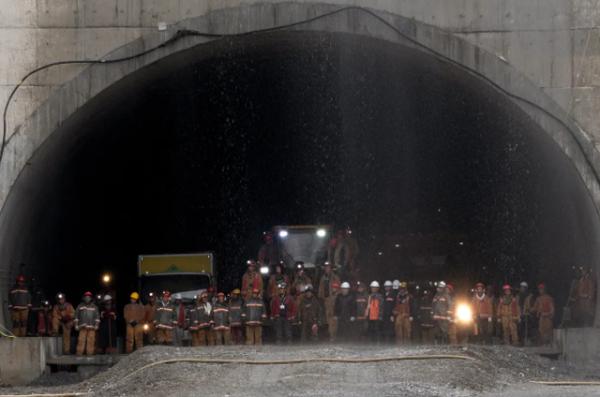 朱一龍《峰爆》上映，票房堪憂？這可能又是一部被差評埋沒的好片