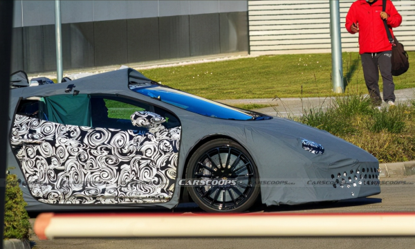 蘭博基尼Aventador最新諜照,或為混動系統,排氣頗有爭議 蘭博基尼Aventador最新諜照,或為混動系統,排氣頗有爭議