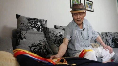 “不當亡國奴!回到祖國去” “不當亡國奴!回到祖國去”