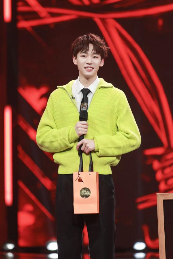 謝興陽《天天向上》首秀 青春唱響2022彰顯少年活力