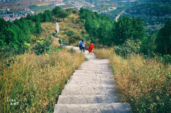 北京有一條“野香山”徒步線路，不僅有絕美紅葉，還藏著香山水庫