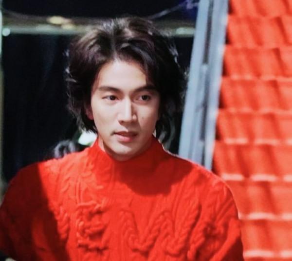 芒果年貨節：twins胖成姨，鞠婧禕半永久妝發，蔡徐坤霸氣開演