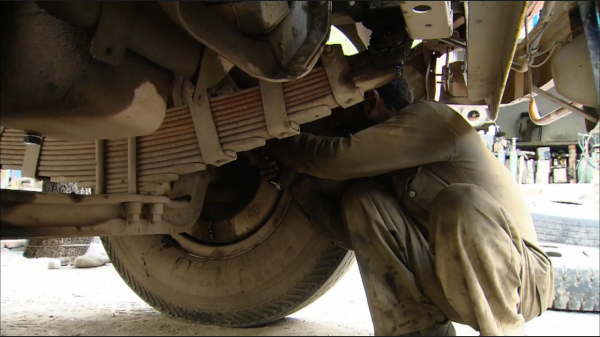 每次穿行都與死神擦肩而過，在這條路上的每一次旅途就是一場冒險