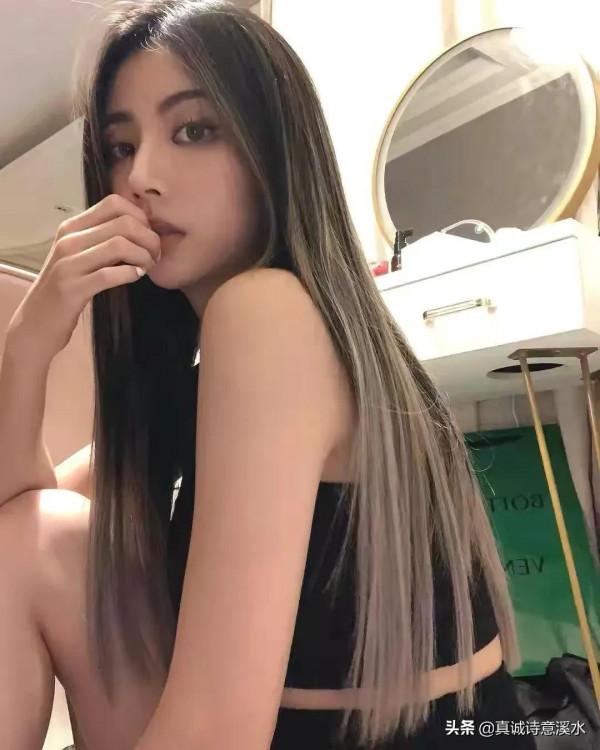 她是北京師範大學的校花,也是校園裡的超級學霸 她是北京師範大學的校花,也是校園裡的超級學霸