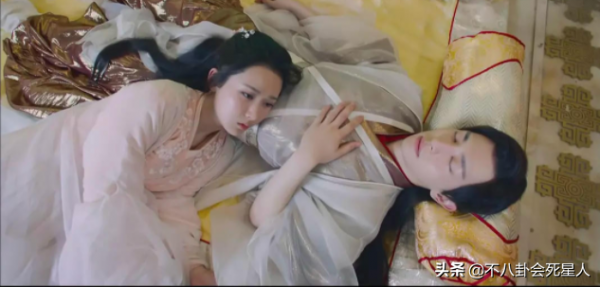 讓人笑著齣戲的演員特徵，黃軒的短手、楊冪的鼻孔、大寶貝的微笑