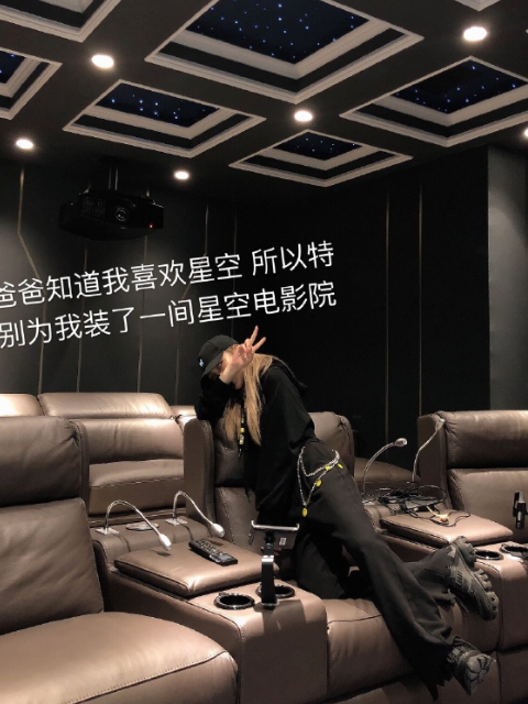 周揚青獨居北京獨棟豪宅,室內裝修似宮殿,每一處都是高檔配置 周揚青獨居北京獨棟豪宅,室內裝修似宮殿,每一處都是高檔配置