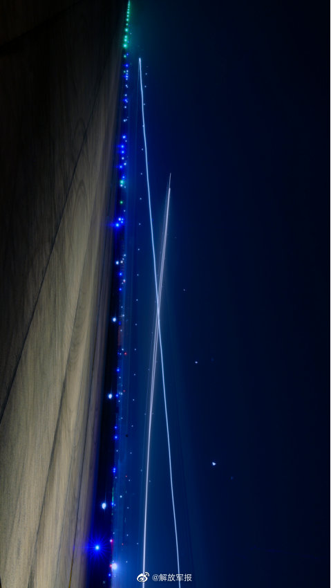 向戰而飛！戰鷹夜訓酷圖上新