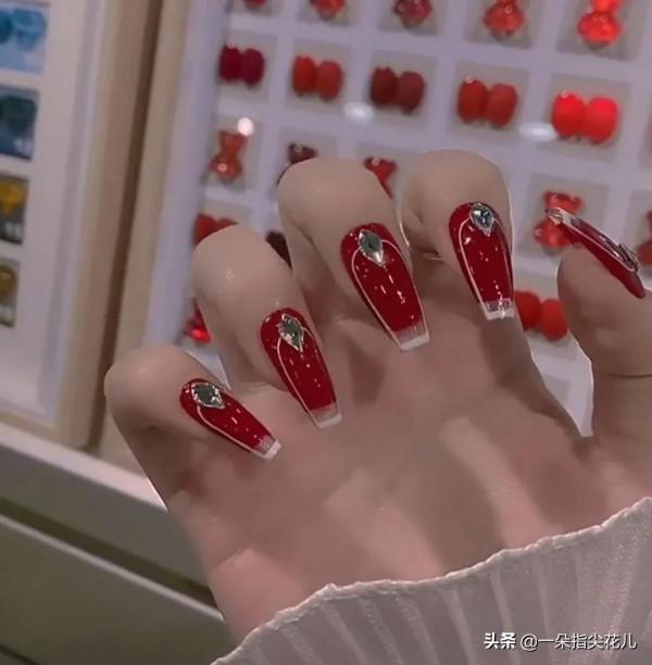 分享10款紅色系新年美甲第一篇，過年一定要美美的，喜歡記得收藏