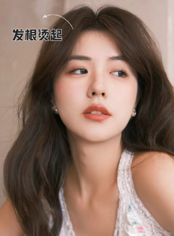 別再披頭散髮了!這4款新年髮型才絕美,氣質顯臉小 別再披頭散髮了!這4款新年髮型才絕美,氣質顯臉小