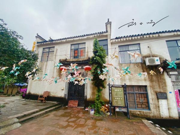 四川德陽有一座小眾古鎮，曾經是三國古戰場，現在都是徽派建築