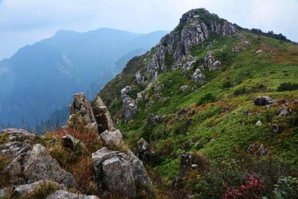 安徽省六大自然保護區之一,層巒疊嶂,群峰爭奇,溝谷縱橫 安徽省六大自然保護區之一,層巒疊嶂,群峰爭奇,溝谷縱橫