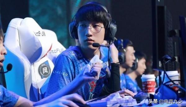 職業選手國服擺爛，重韓服而輕國服，峽谷之巔成了誰的遊樂場？