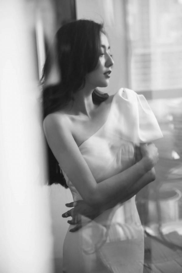 佟麗婭最新白色露肩長禮服 佟麗婭最新白色露肩長禮服