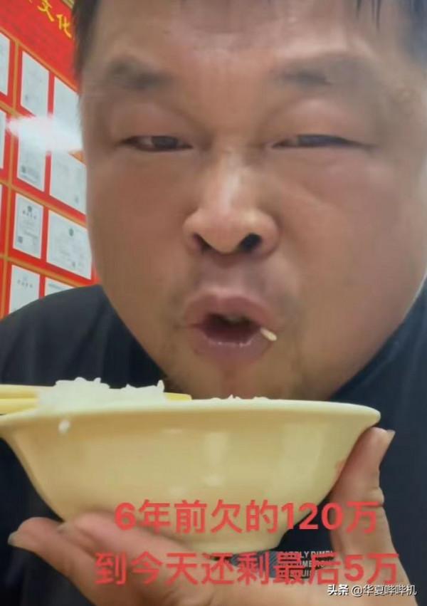 為了博眼球，有人賣慘有人吃板磚，有人卻吃出了儀式感