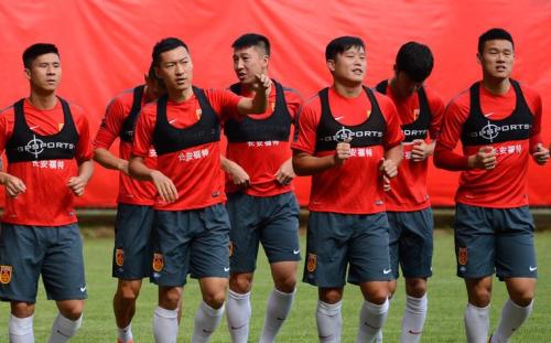 上午7點!當紅國腳再現爭議言論:中國足球成笑話,球迷罵聲一片 上午7點!當紅國腳再現爭議言論:中國足球成笑話,球迷罵聲一片