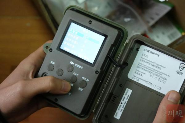 小徐進山Vlog | 在無人秘境做熊貓“撿屎官”是怎樣的體驗? 小徐進山Vlog | 在無人秘境做熊貓“撿屎官”是怎樣的體驗?