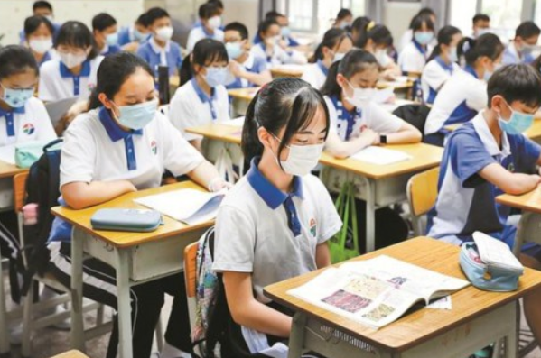 初中生髮型新規定，男生看起來少年感十足，女生看後很難接受