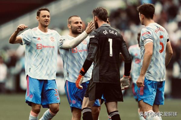 英超四大“黑哨”之首再發力,C羅得到照顧,穆里尼奧心裡苦 英超四大“黑哨”之首再發力,C羅得到照顧,穆里尼奧心裡苦